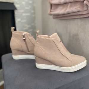Wedge sneakers